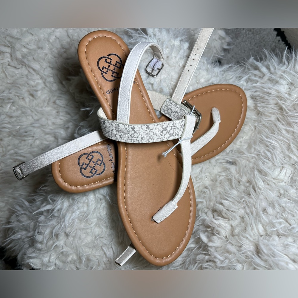 Daisy Fuentes white and tan sandals, size 6.5 new with tags.